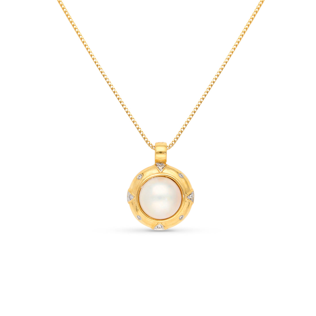 SOLITAIRE PEARL PENDANT WITH DIAMONDS HALO